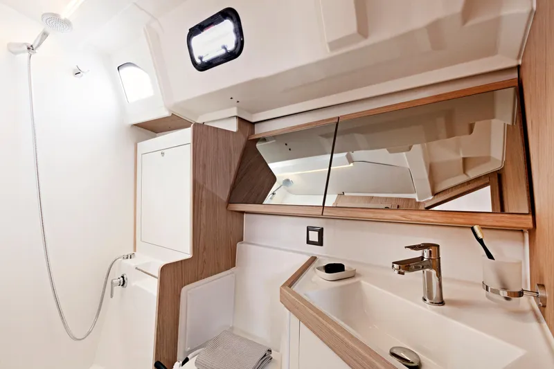 Slide: The Image of 2023 Beneteau Oceanis 46.1 - Head - 19