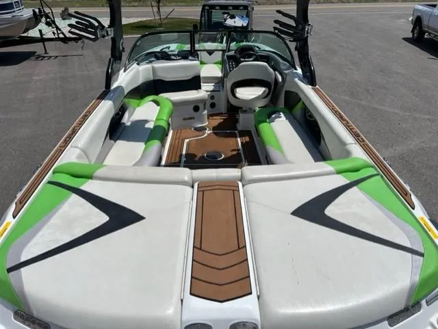 Slide: The Image of Centurion Enzo FS44 2015 - 13