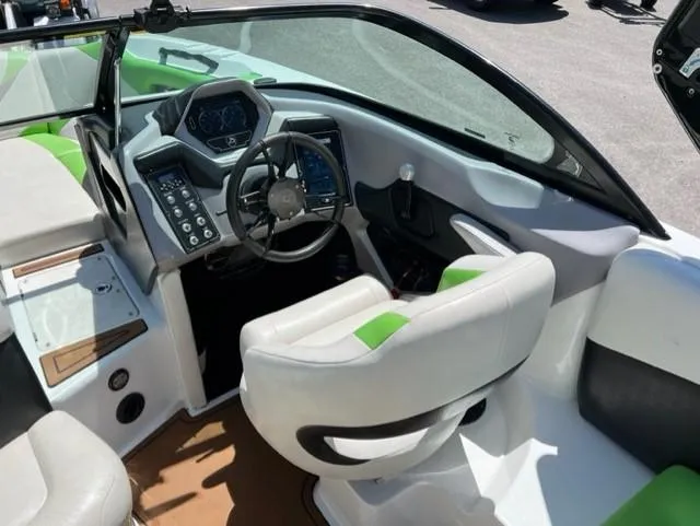 Slide: The Image of Centurion Enzo FS44 2015 - 17