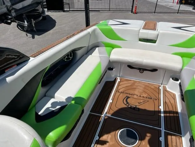 Slide: The Image of Centurion Enzo FS44 2015 - 20