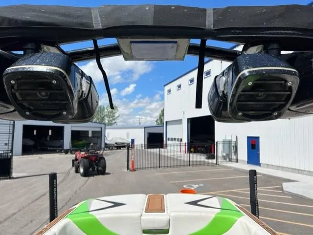 Slide: The Image of Centurion Enzo FS44 2015 - 23