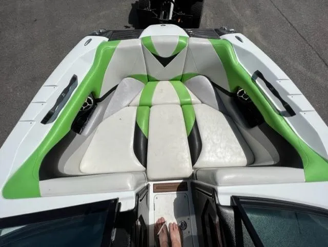 Slide: The Image of Centurion Enzo FS44 2015 - 24