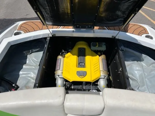 Slide: The Image of Centurion Enzo FS44 2015 - 26