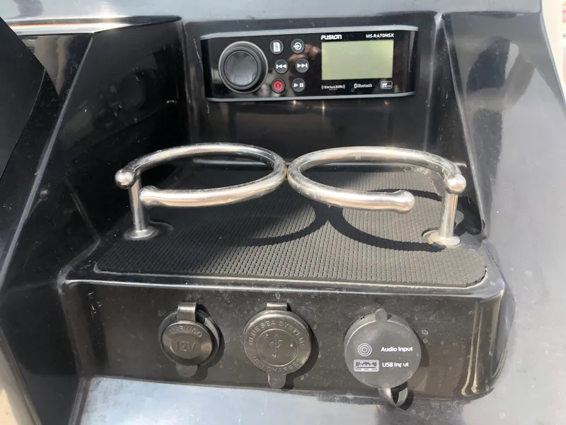 Slide: The Image of Control panel with cup holders on 2019 Wellcraft 242 Fisherman boat. - 22