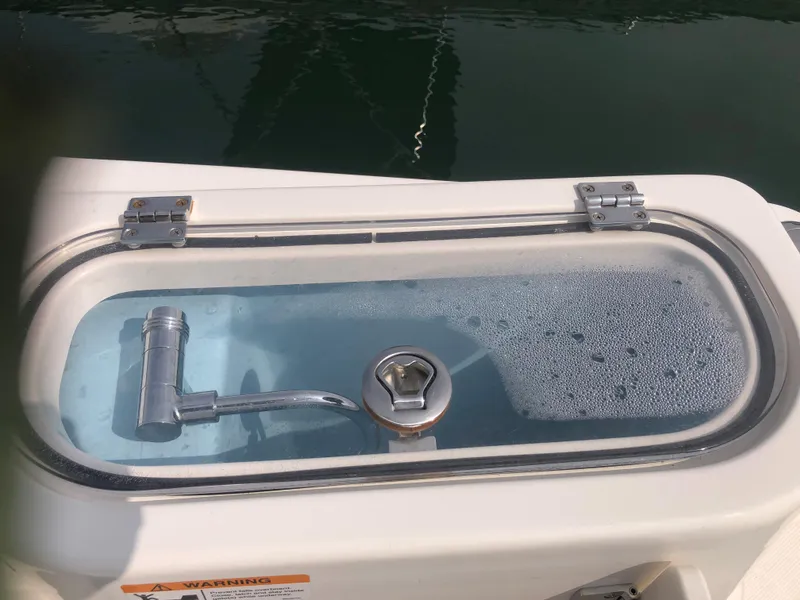 Slide: The Image of Livewell on 2019 Wellcraft 242 Fisherman boat, filled with water and bubbles. - 36
