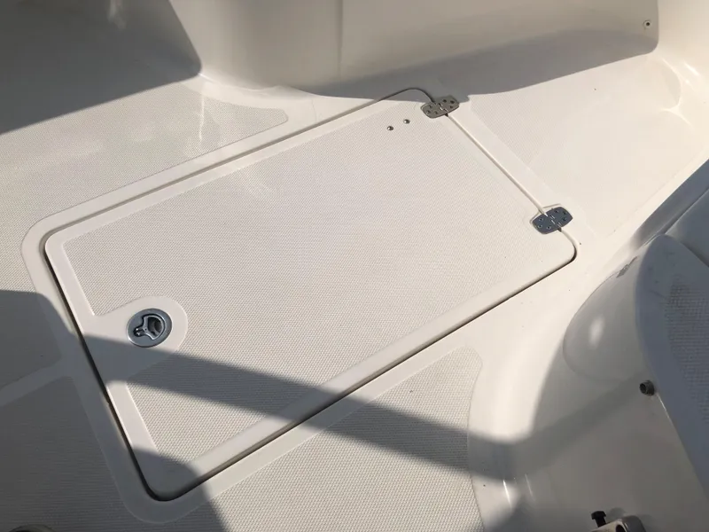 Slide: The Image of 2019 Wellcraft 242 Fisherman boat deck with storage hatch. - 48
