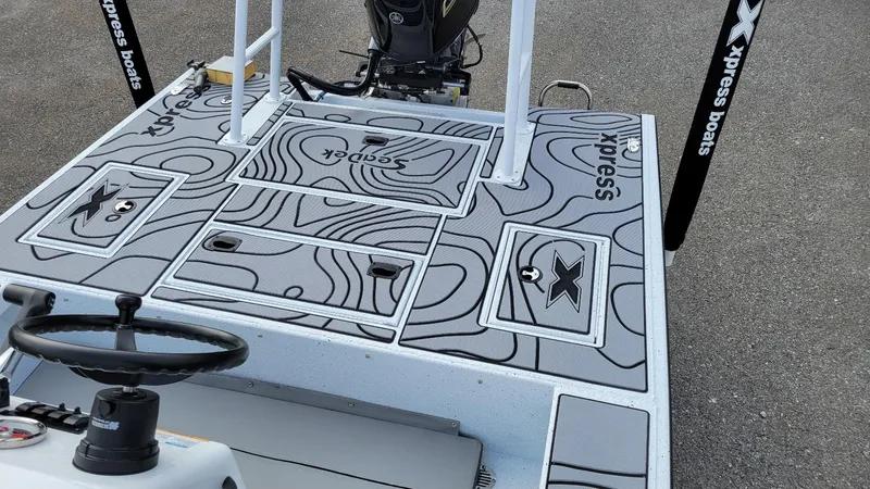 Slide: The Image of 2025 Xpress Skiff 185 boat deck with Yamaha Vmax 115 SHO engine. - 25