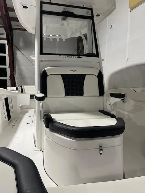 Slide: The Image of Tidewater 272 LFX 2024 - 13