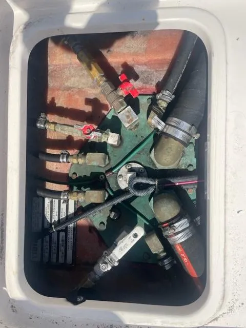 Slide: The Image of Fuel Management Manifold - 30