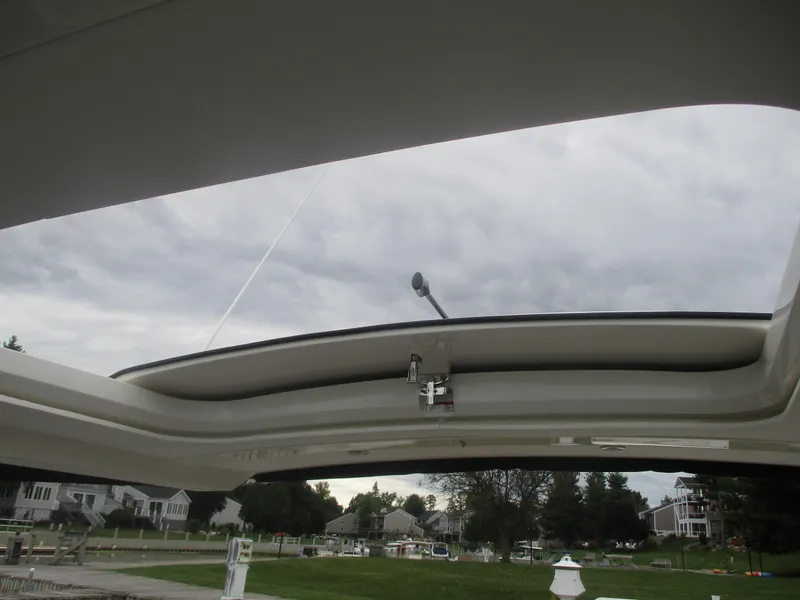 Slide: The Image of View from the 2021 Sea Ray 400 SLX Outboard boat's open sunroof. - 11
