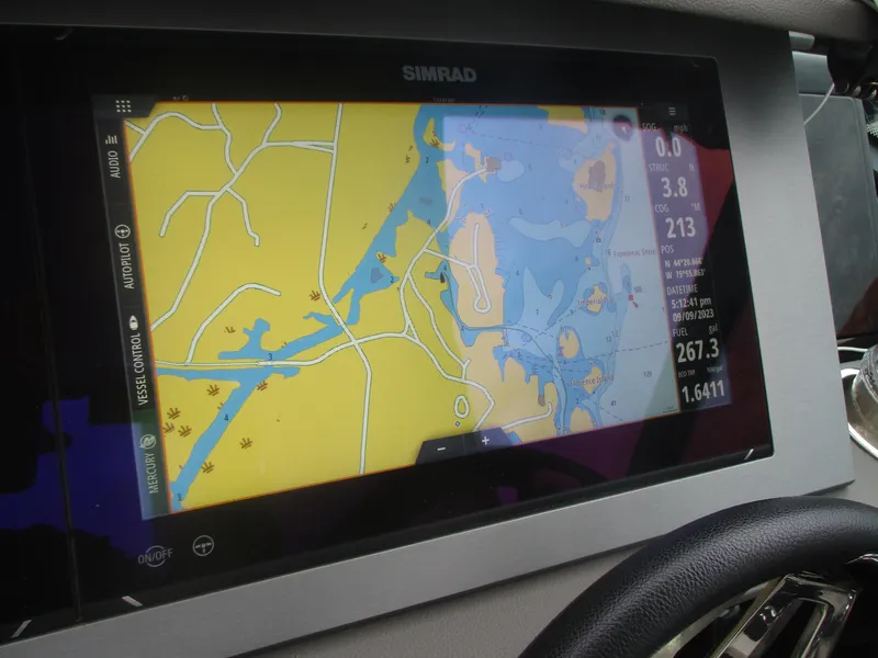 Slide: The Image of Simrad navigation display on 2021 Sea Ray 400 SLX Outboard boat. - 5