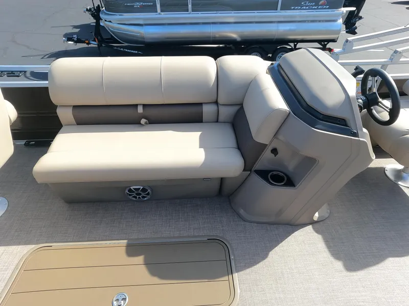 Slide: The Image of 2024 Sun Tracker Sportfish 24 XP3 boat interior seating and console. - 11