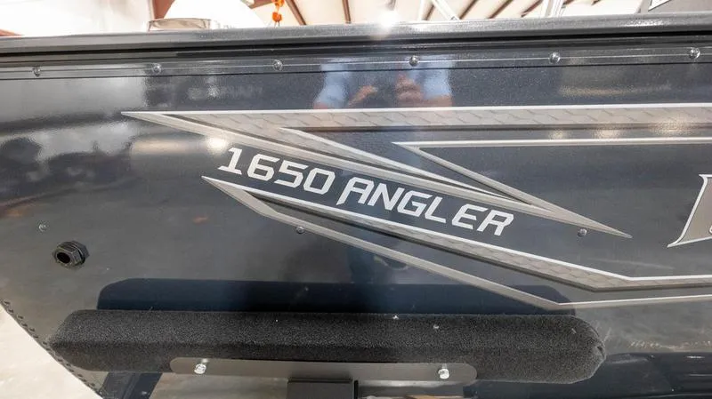 Slide: The Image of Lund 1650 Angler SS 2024 - 18