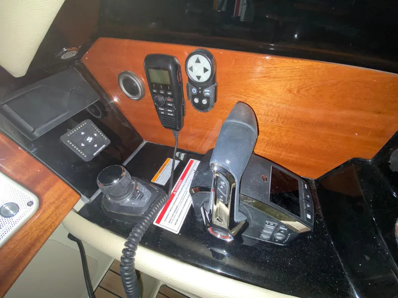 Slide: The Image of Control panel of a 2024 Chris-Craft LAUNCH GT 35 boat. - 20