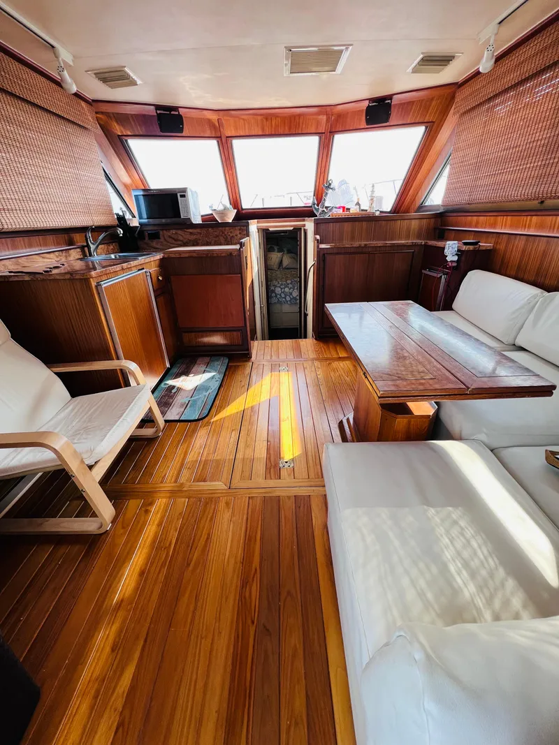 Slide: The Image of Hatteras 38 Convertible 1988 - 13