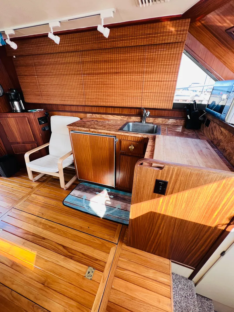 Slide: The Image of Hatteras 38 Convertible 1988 - 14