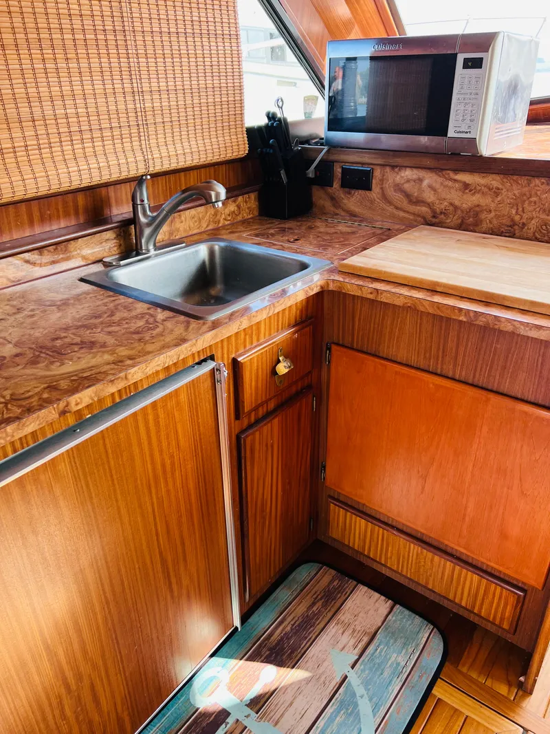 Slide: The Image of Hatteras 38 Convertible 1988 - 15