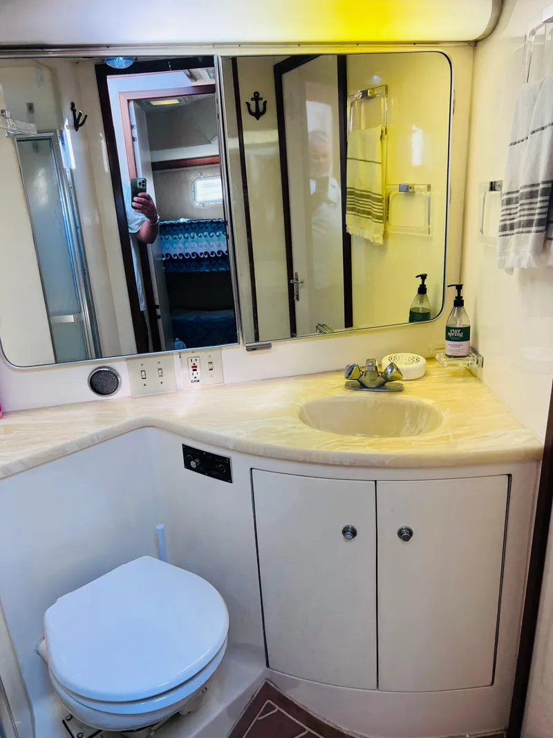 Slide: The Image of Hatteras 38 Convertible 1988 - 16