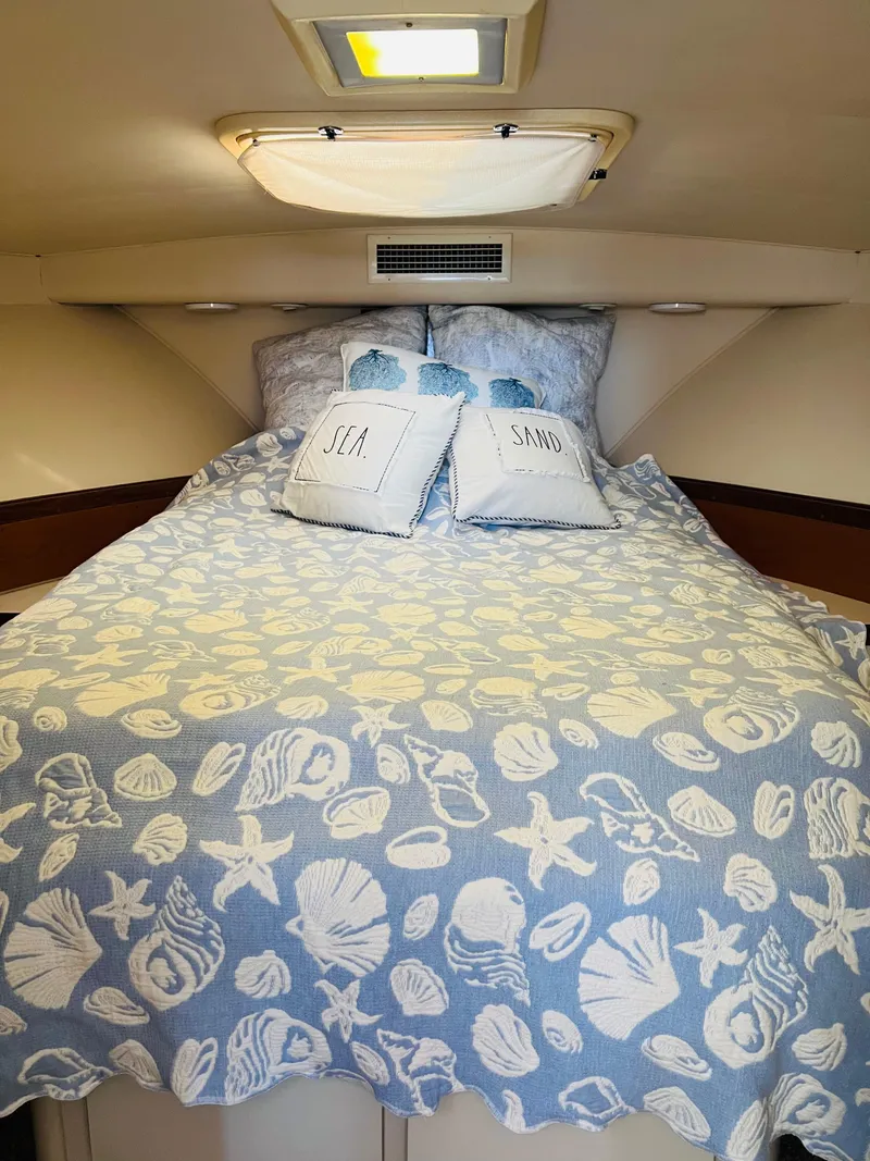 Slide: The Image of Hatteras 38 Convertible 1988 - 19