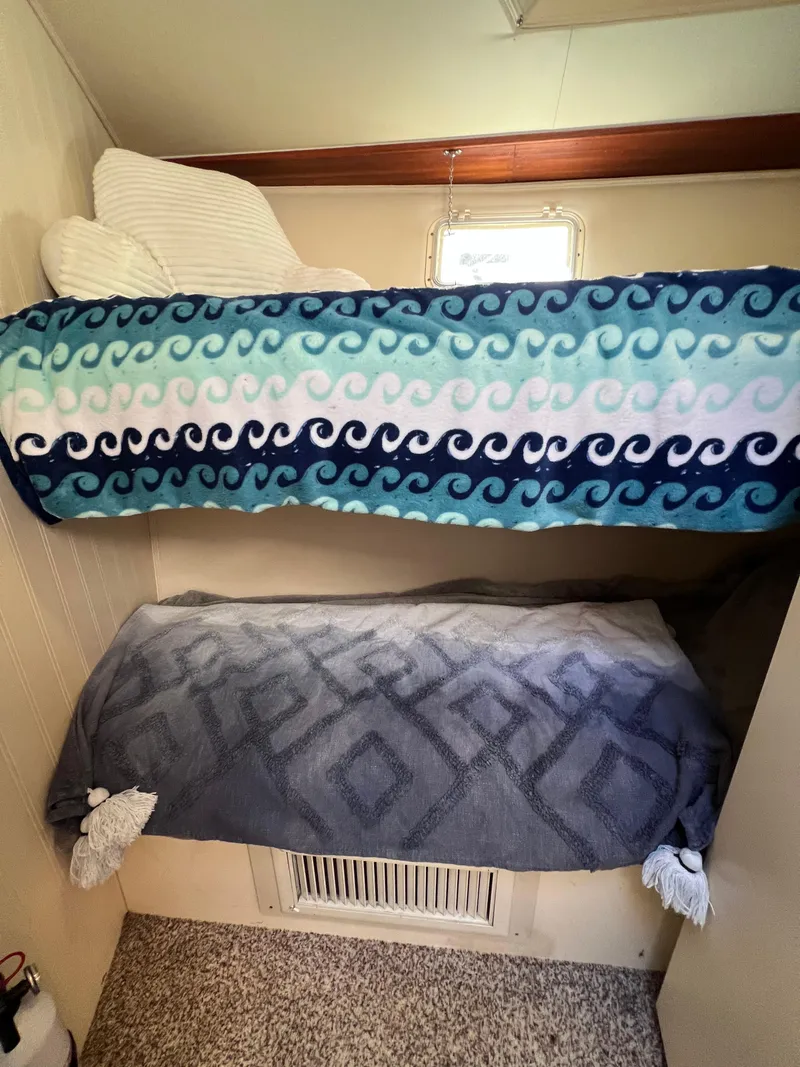 Slide: The Image of Hatteras 38 Convertible 1988 - 20