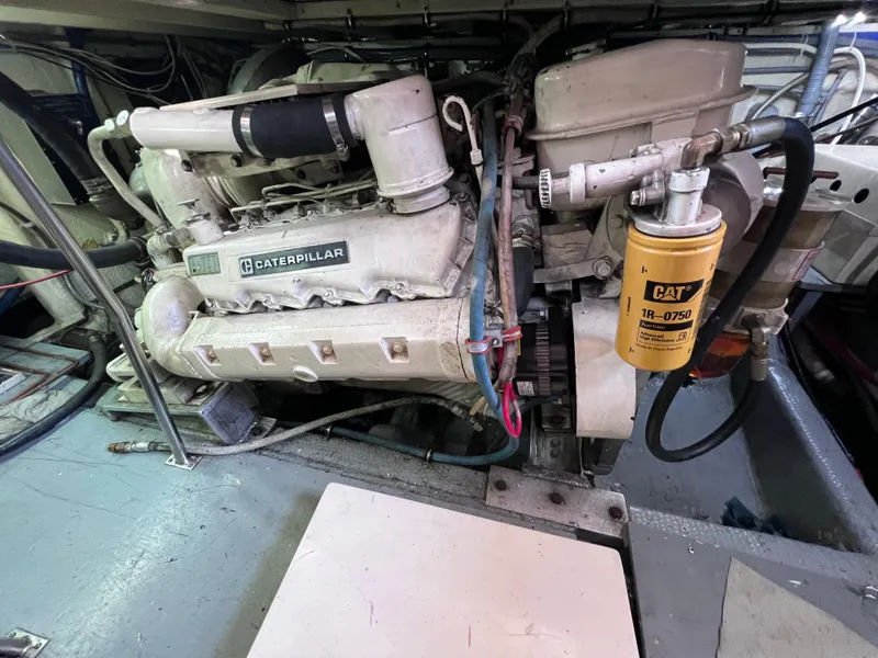 Slide: The Image of Hatteras 38 Convertible 1988 - 21