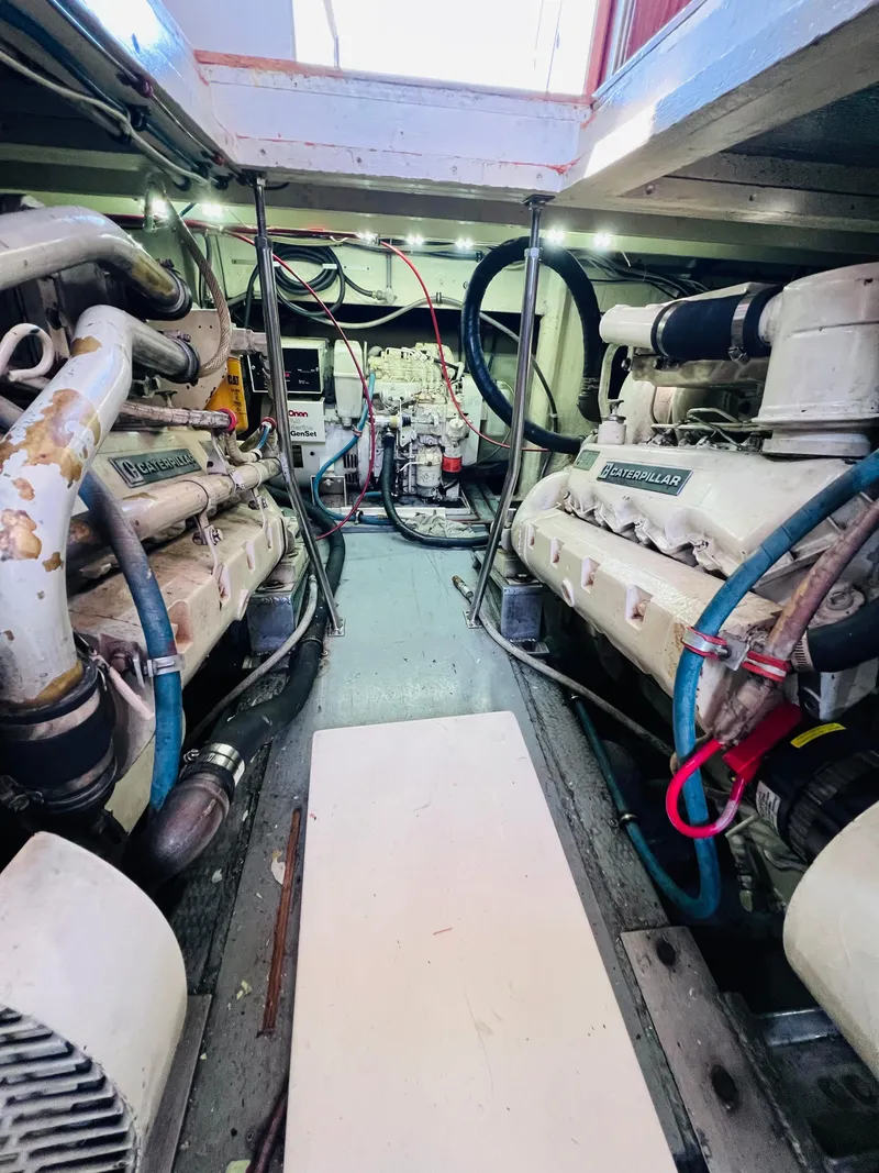 Slide: The Image of Hatteras 38 Convertible 1988 - 22