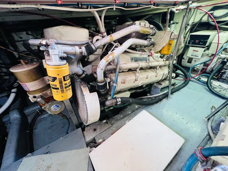 Slide: The Image of Hatteras 38 Convertible 1988 - 23