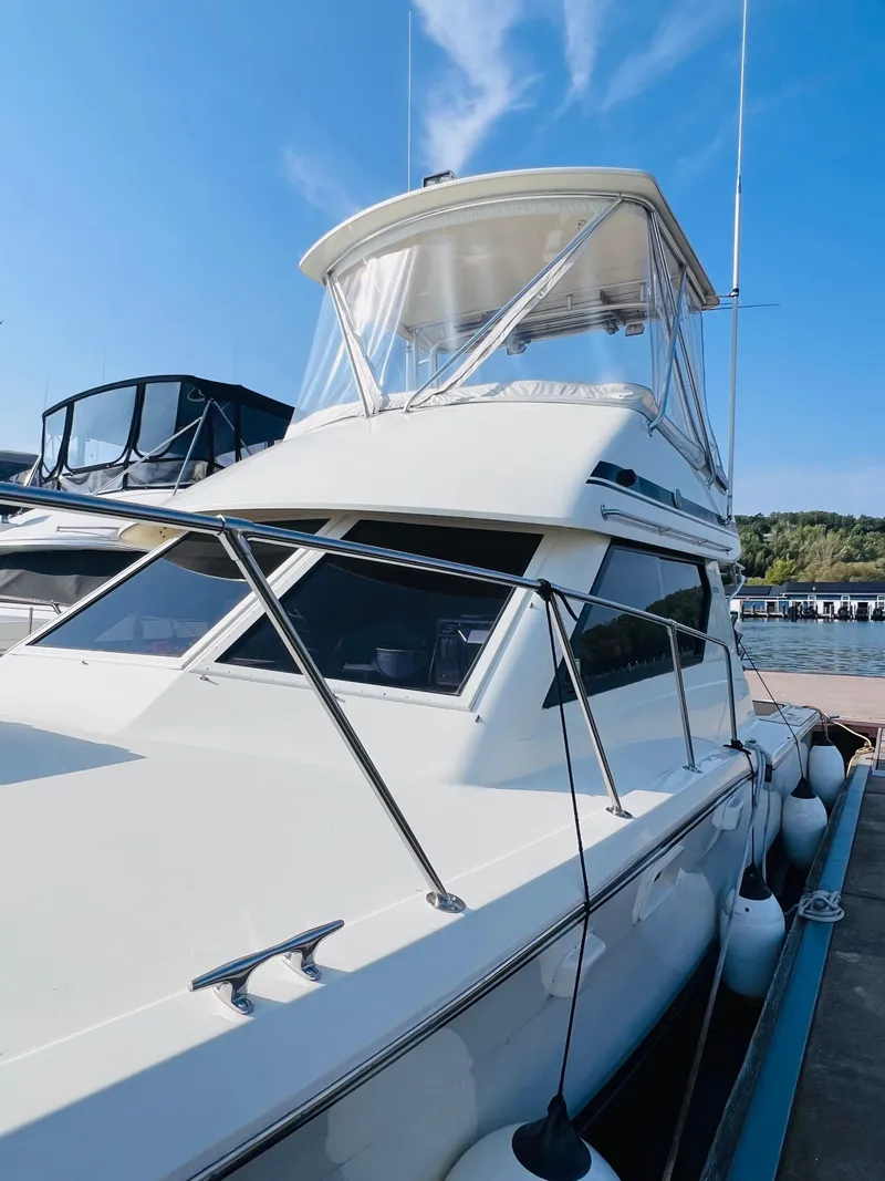 Slide: The Image of Hatteras 38 Convertible 1988 - 4