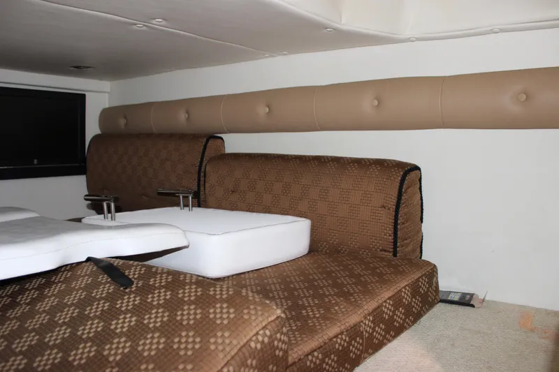 Slide: The Image of Rinker 310 Express Cruiser 2011 - 52