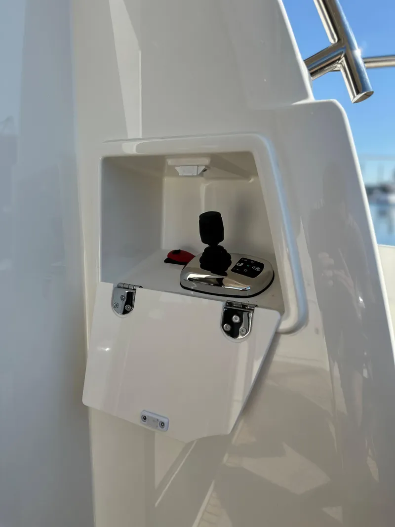 Slide: The Image of Control panel of a 2021 Prestige 420 S yacht. - 44