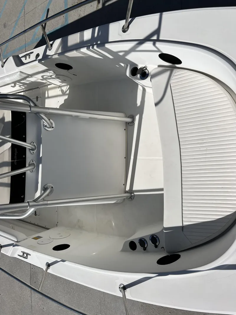 Slide: The Image of Boston Whaler 21 Outrage 2000 - 15