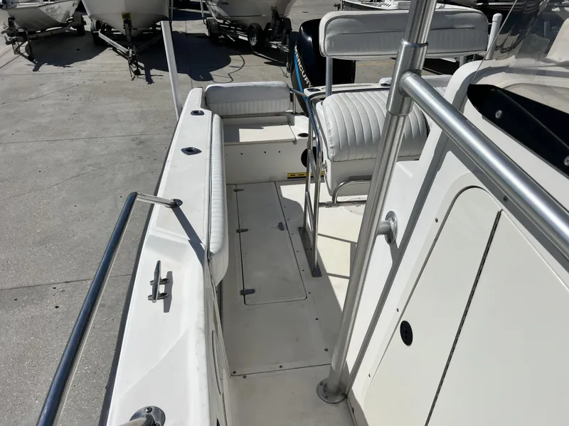Slide: The Image of Boston Whaler 21 Outrage 2000 - 16