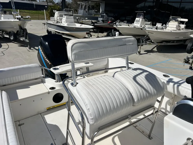 Slide: The Image of Boston Whaler 21 Outrage 2000 - 17