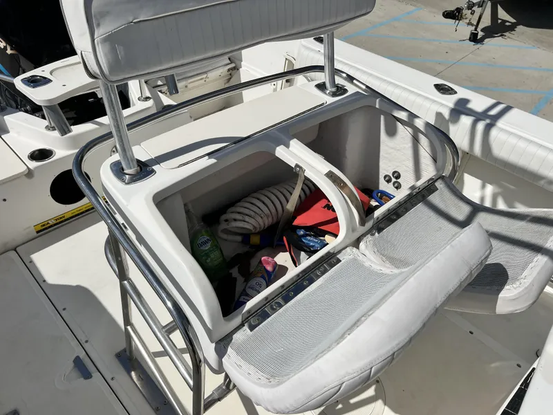 Slide: The Image of Boston Whaler 21 Outrage 2000 - 18