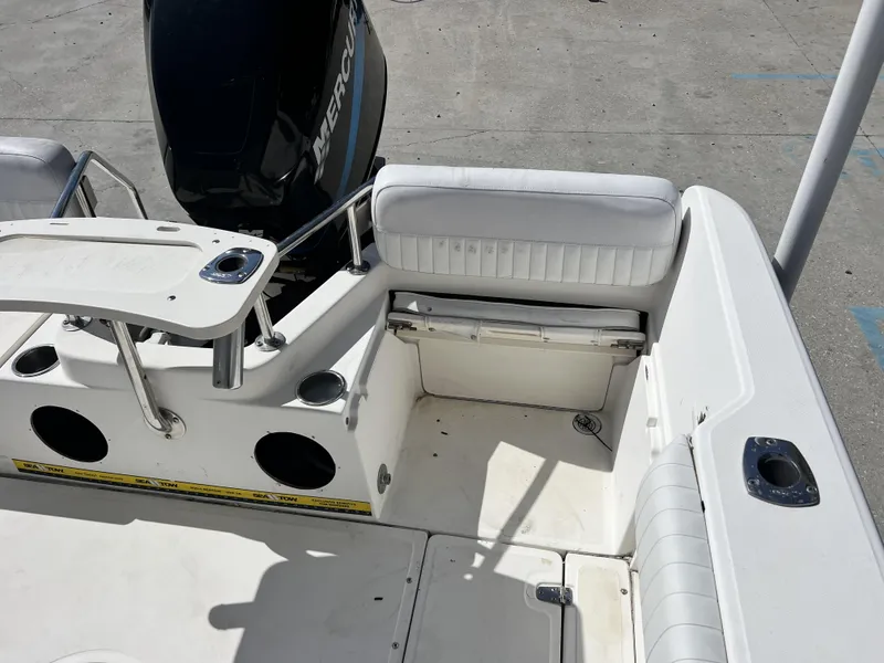 Slide: The Image of Boston Whaler 21 Outrage 2000 - 20