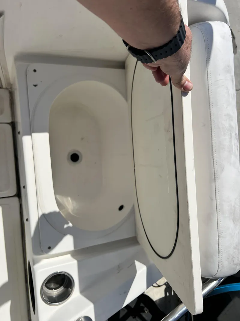 Slide: The Image of Boston Whaler 21 Outrage 2000 - 21