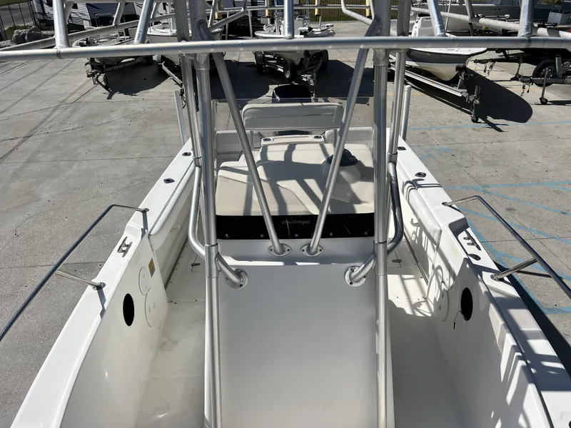 Slide: The Image of Boston Whaler 21 Outrage 2000 - 4
