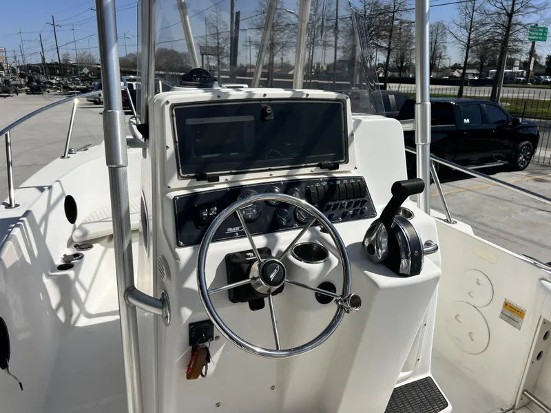 Slide: The Image of Boston Whaler 21 Outrage 2000 - 6