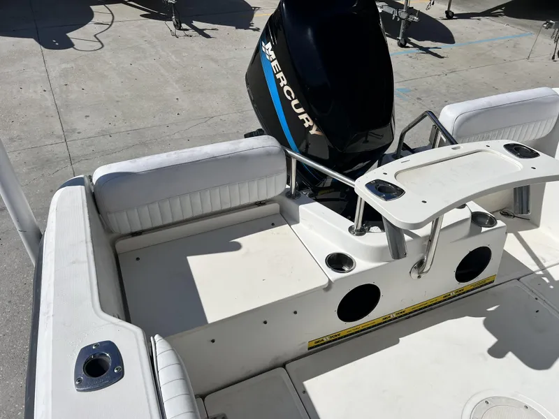 Slide: The Image of Boston Whaler 21 Outrage 2000 - 7