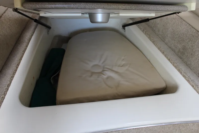 Slide: The Image of Storage compartment with cushion in 1999 Formula 400 Super Sport boat. - 45