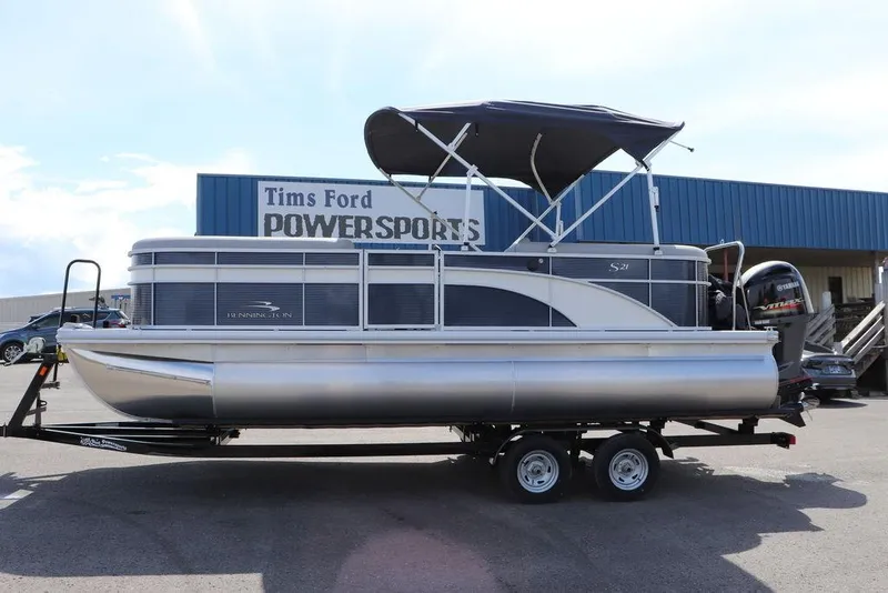 The Image of 2024 Bennington 21 SSR pontoon boat at Tims Ford Powersports dealership. - 1