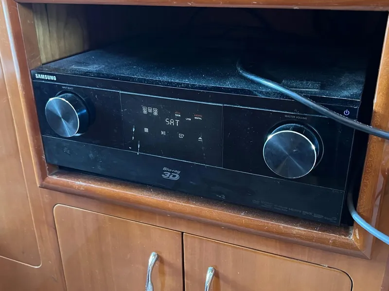 Slide: The Image of Carver 56 Voyager - 32