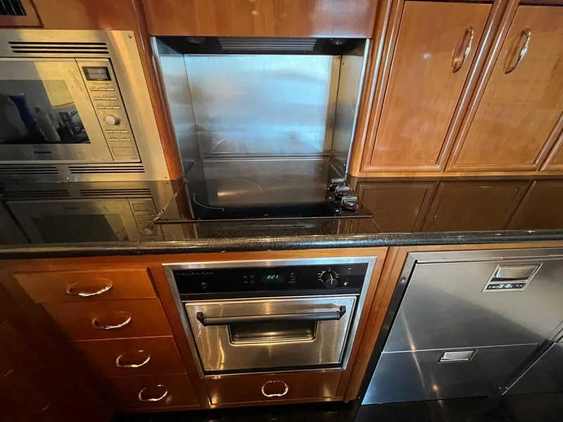 Slide: The Image of Carver 56 Voyager - 37