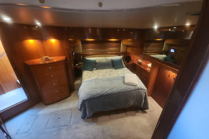 Slide: The Image of Carver 56 Voyager - 44