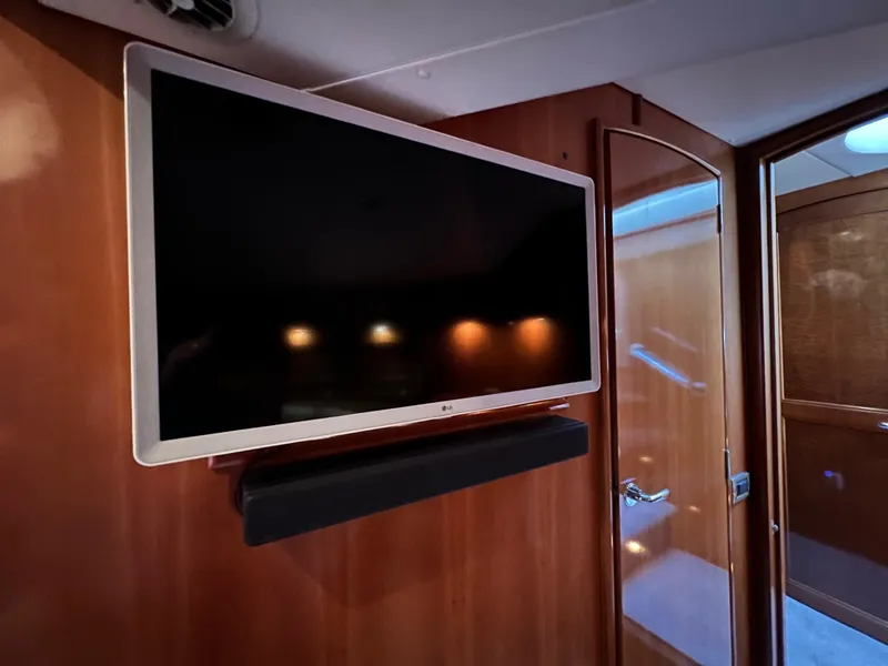 Slide: The Image of Carver 56 Voyager - 46