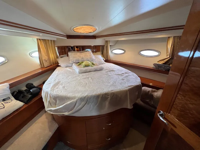 Slide: The Image of Carver 56 Voyager - 51