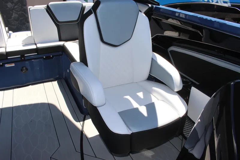 Slide: The Image of 2023 Yamaha Boats 255XD captain's chair with white and black upholstery. - 7