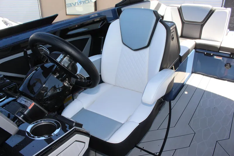 Slide: The Image of 2023 Yamaha Boats 255XD cockpit with white and black captain's chair. - 8
