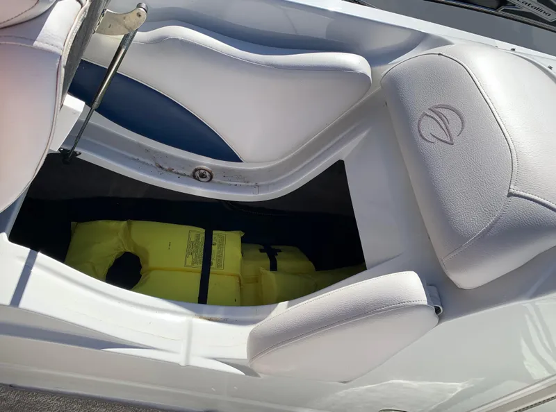 Slide: The Image of Crownline Boats E6 2012 - 52