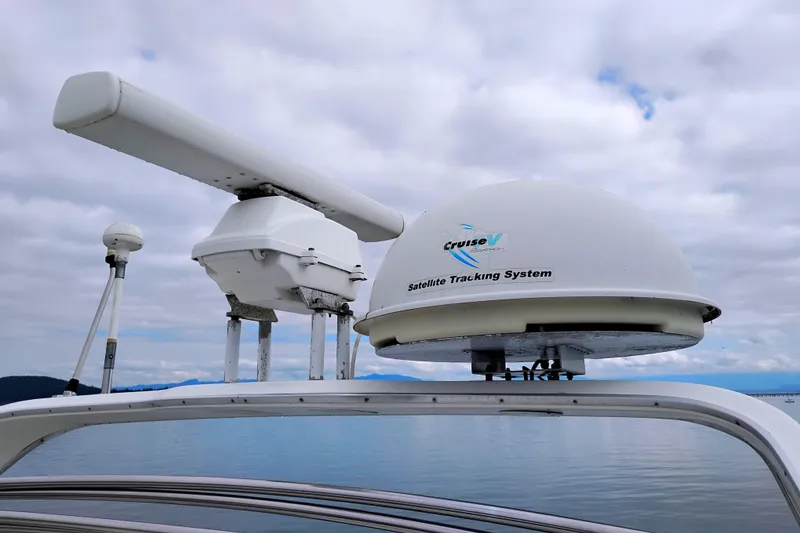 Slide: The Image of Satellite tracking system on 1995 Bayliner 3988 Motoryacht against cloudy sky. - 13